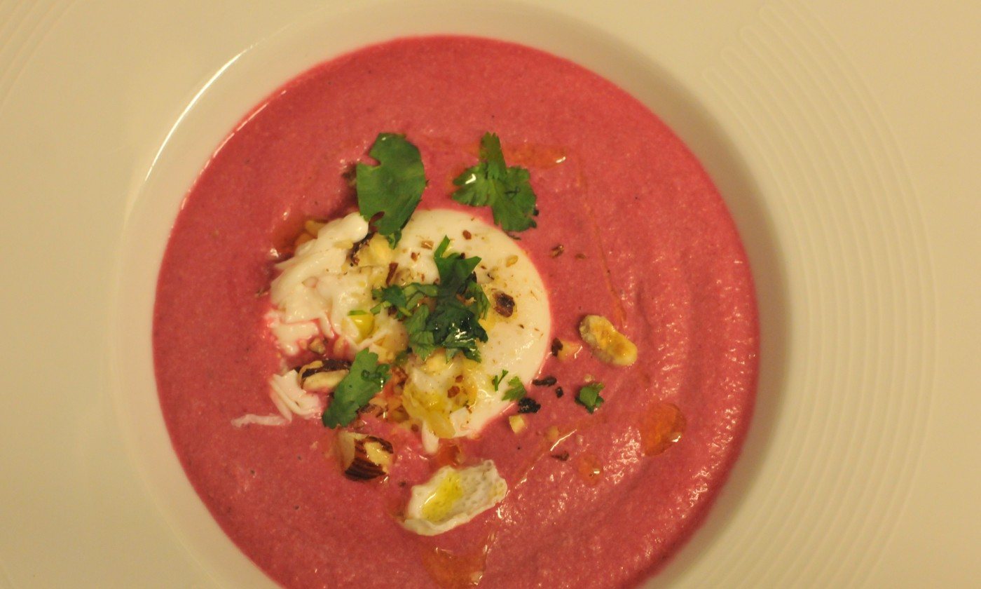 Crème d'asperges vertes, espuma de ricotta