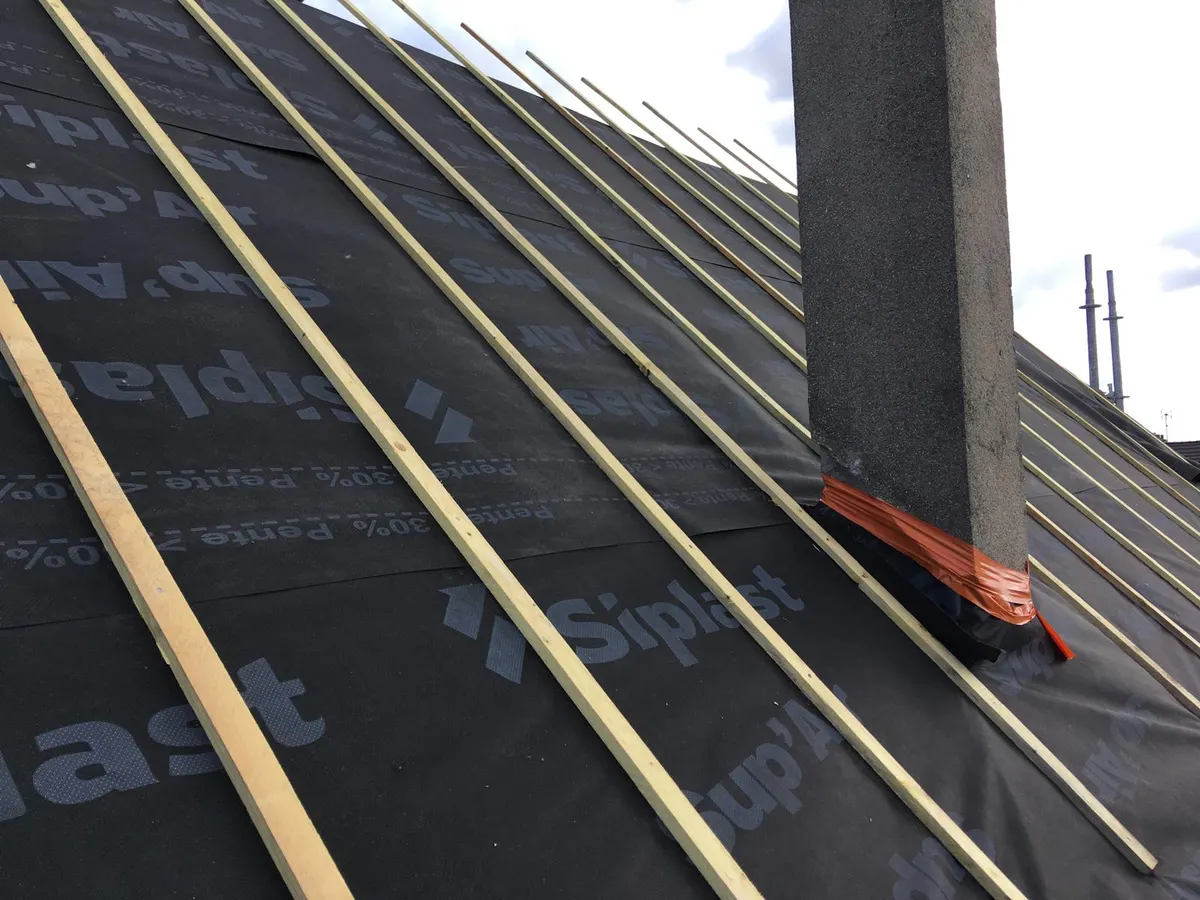 Écran sous-toiture + liteaux — Réfection de toiture, Val-d'Oise (95)
