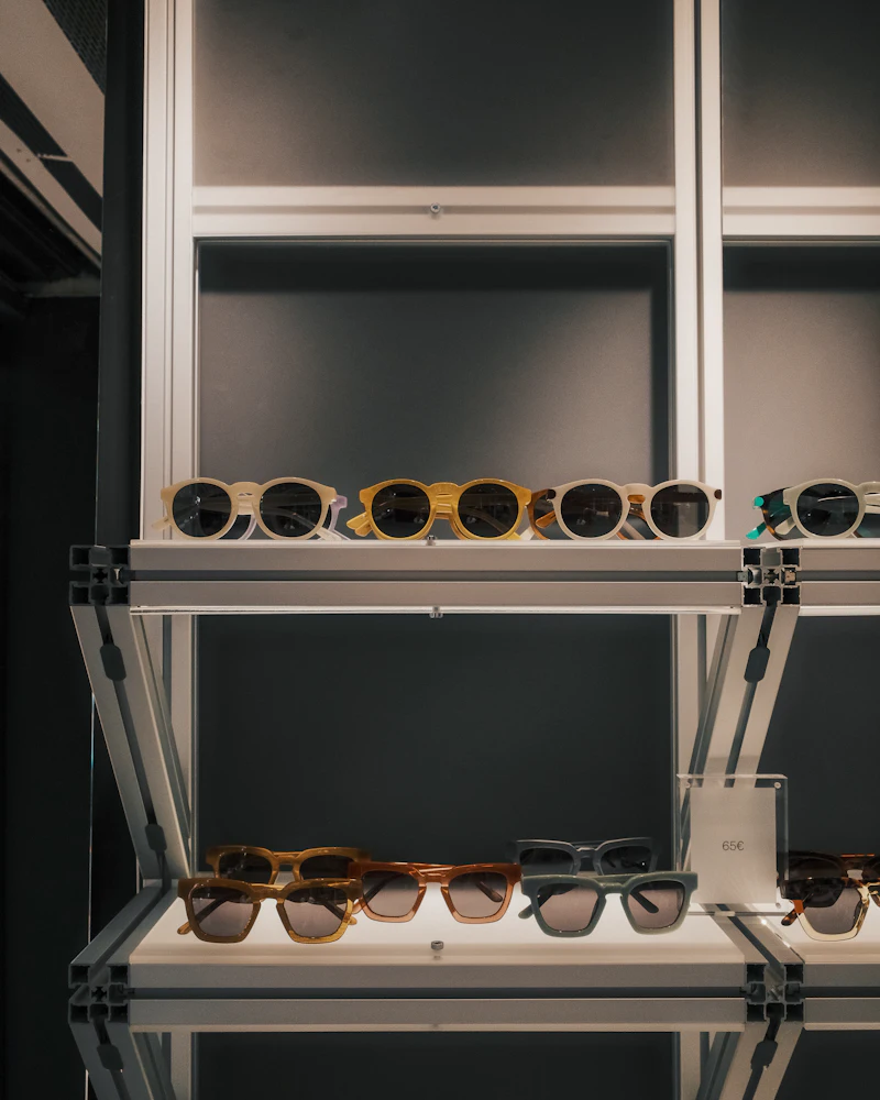 Vitrine de la boutique La Lunette Jaune à Gisors.