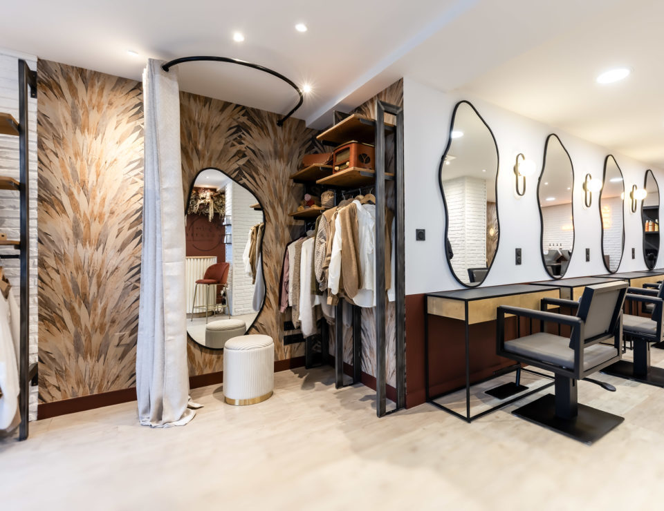 Salon de coiffure rénové à Mérignac