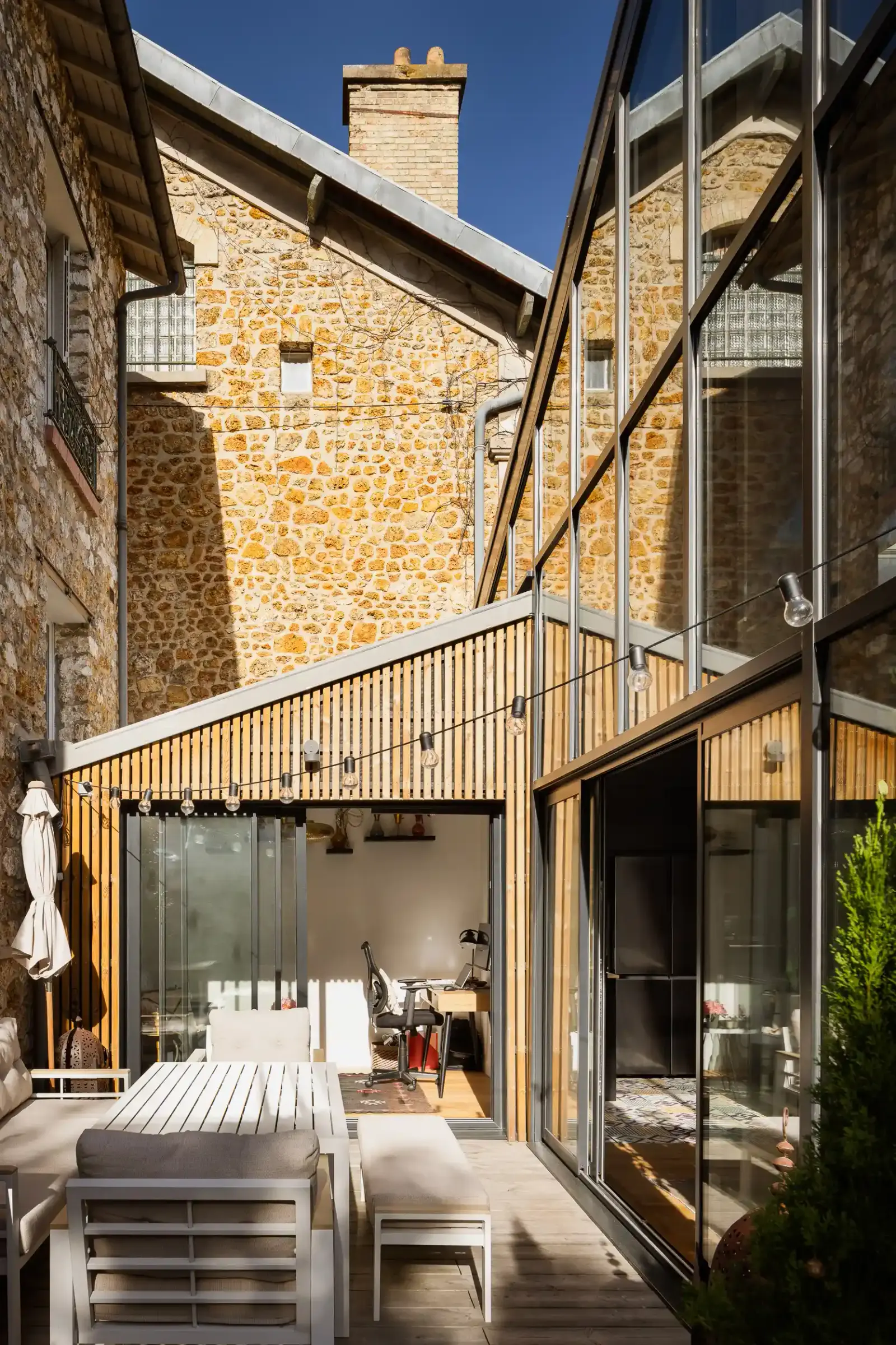 Transformation d'un hangar en loft — vue 3